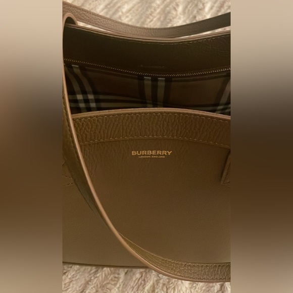 NWT Burberry Tote in Brown Coffee FULL INCLUSIVE with FREE Burberry Lux Card - Picture 2 of 9